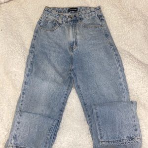 Prettylittlething light wash straight jeans 🤍